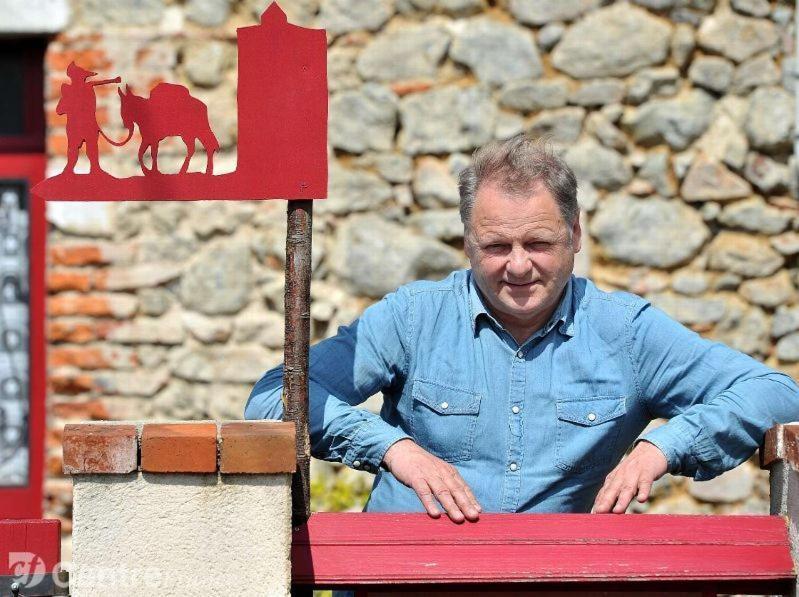 Les Maitres Sonneurs Bed and Breakfast Huriel Eksteriør billede