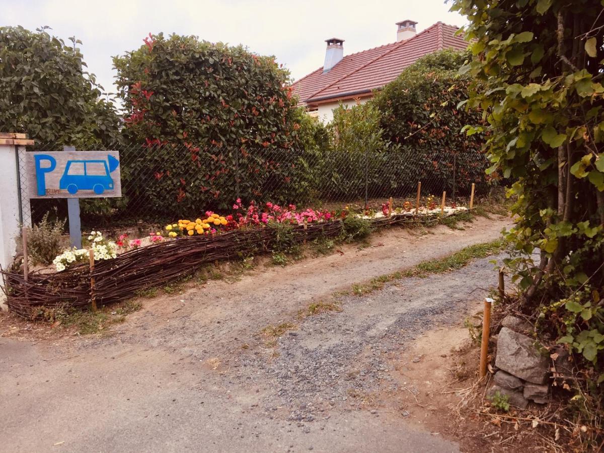 Les Maitres Sonneurs Bed and Breakfast Huriel Eksteriør billede