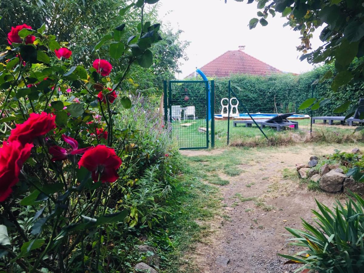 Les Maitres Sonneurs Bed and Breakfast Huriel Eksteriør billede