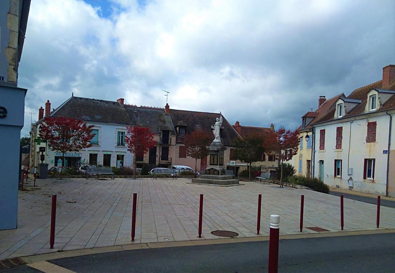 Les Maitres Sonneurs Bed and Breakfast Huriel Eksteriør billede