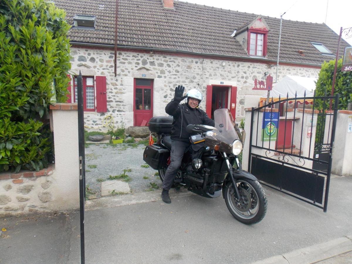 Les Maitres Sonneurs Bed and Breakfast Huriel Eksteriør billede